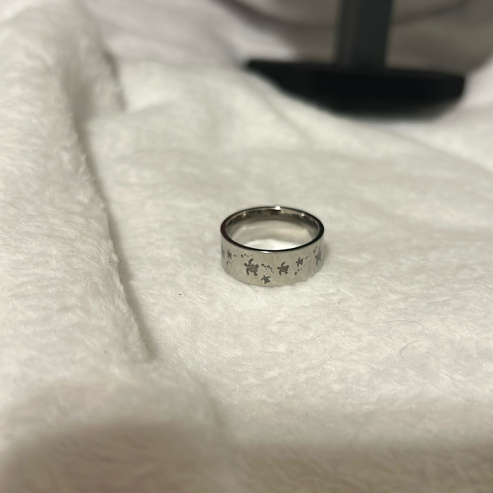 Silver Turtle Wide Ring Size 8 - image 1